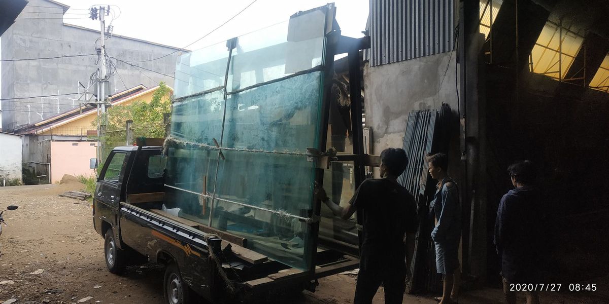 Sekat Kaca Kantor Pak Aui - Dokumentasi Proyek